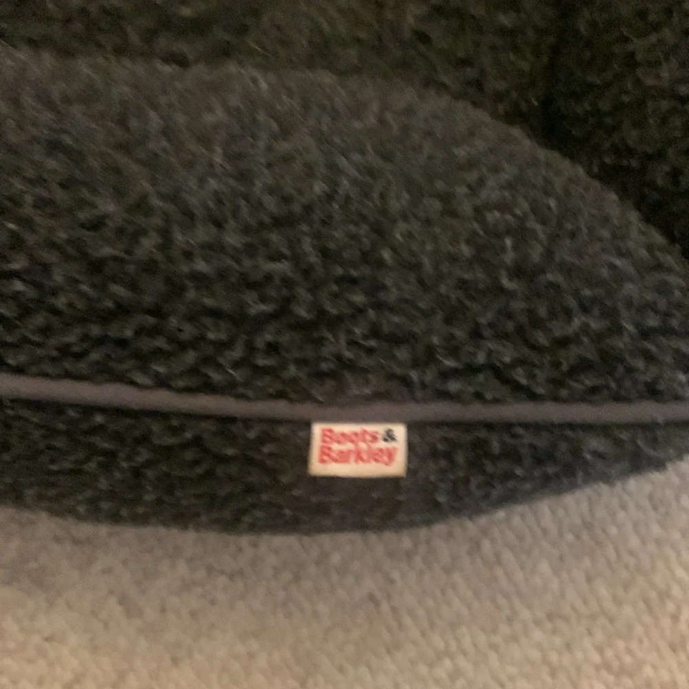 Boots and barley black dog bed! Slightly used—not abused. Dogs under 27pounds